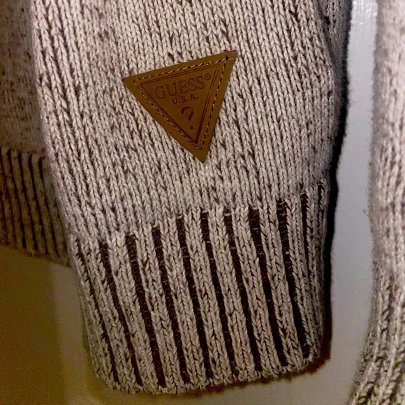 GUESS LOS ANGELES. Material is mostly cotton with some wool and bamboo. Size M - Picture 6 of 10